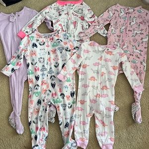 Set of 5 Carter’s baby girl pajamas size 12 months